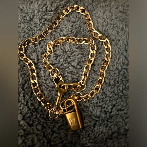 LV  Brass Padlock set Lock & Key with Chains/unbranded chains and a LV Box - Picture 6 of 9
